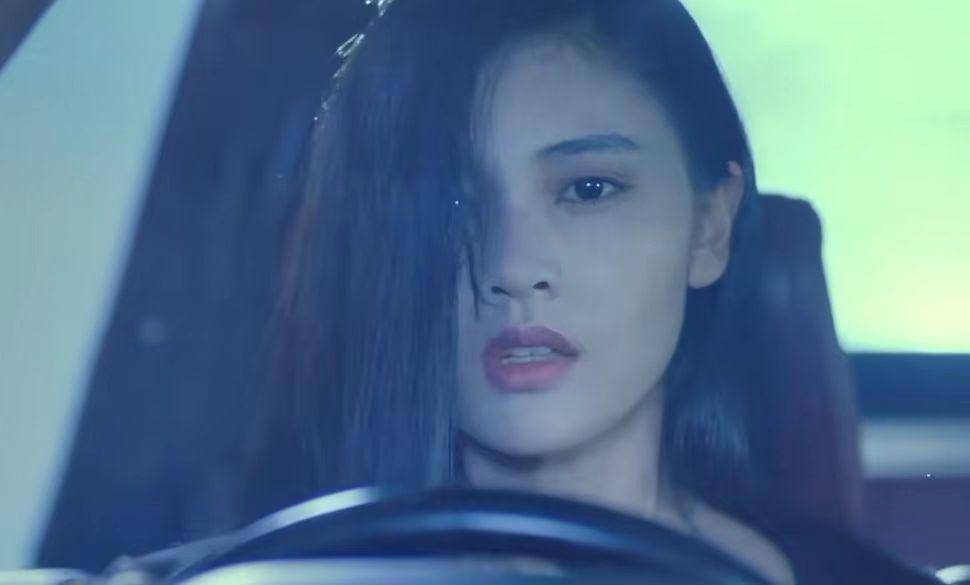 《妖兽都市》,于1992年上映,该片讲述了未来世界人类和妖兽为战,但