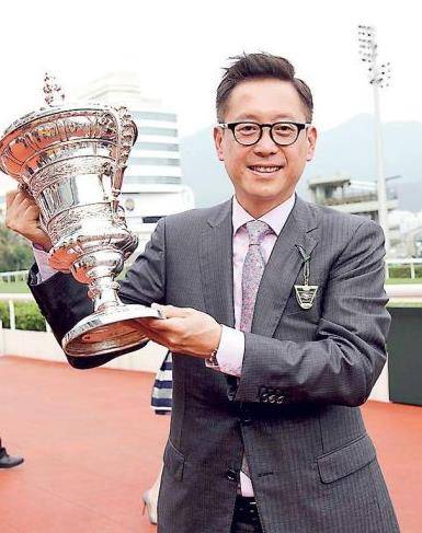 "志不在商"许晋亨,从顶级富三代到月领200万,背后4个女人强太多_许