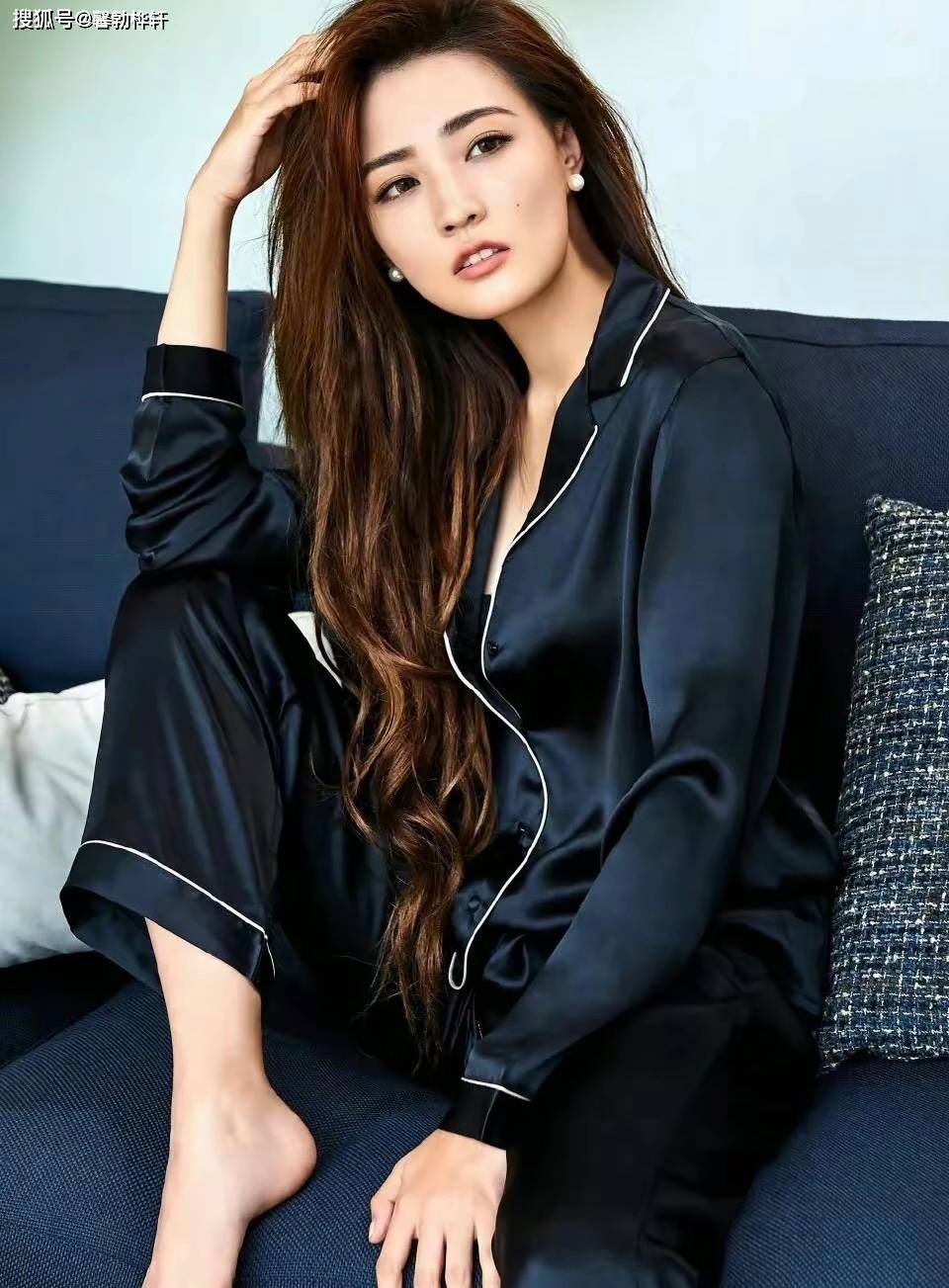 "徐璐炫白魅力!性感内衣大片,点燃你的视觉冲击!