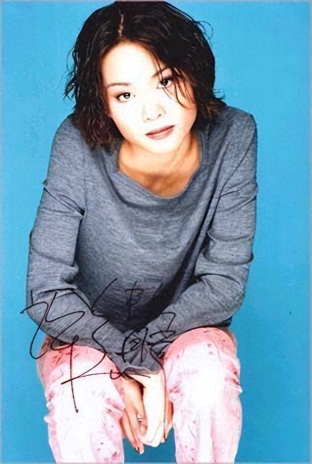 就靠一首歌与王菲齐名,却被俩渣男折磨成精神病,今49岁无人识_陈佳明