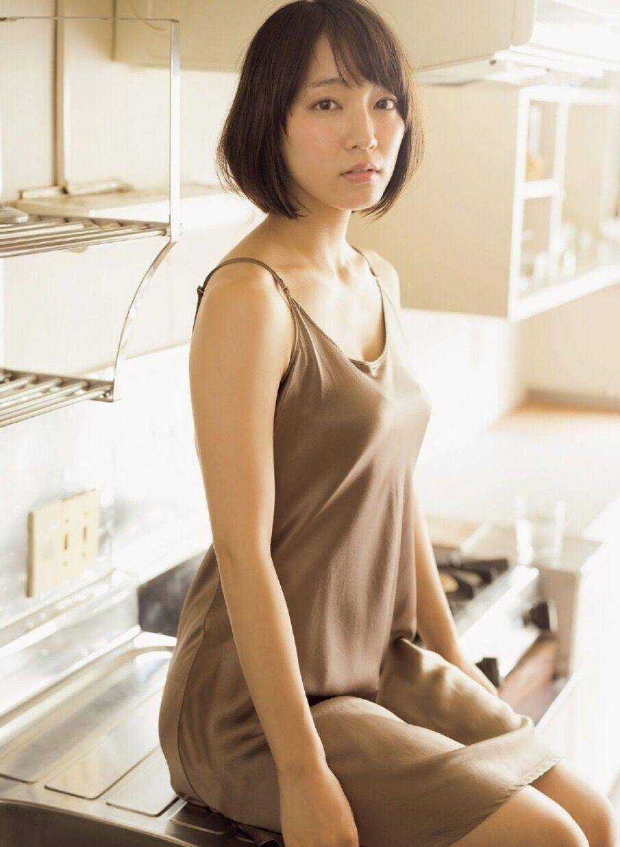 写真女神吉冈里帆,日本男人的理想型,被誉为日圈"纯欲天花板"