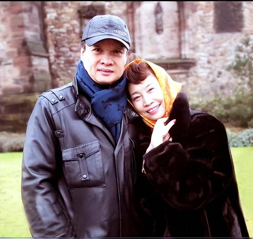 阎维文:陪妻子抗癌35年,女儿不嫁豪门嫁名门,亲家比他还有名