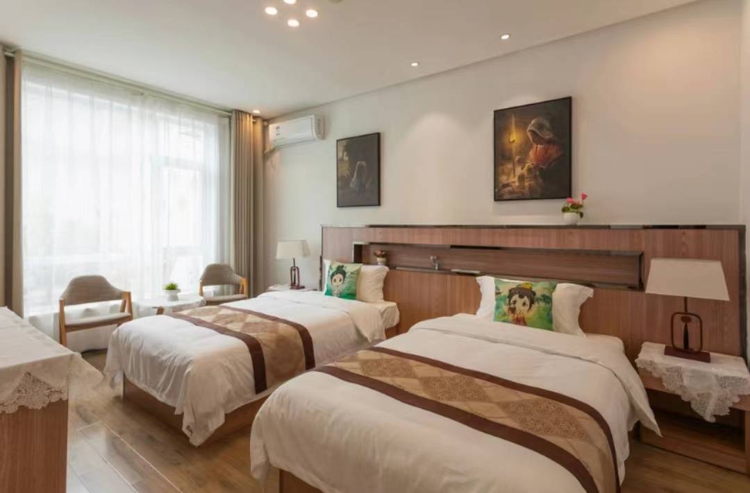 预定联系人:酒店客服198953259915.