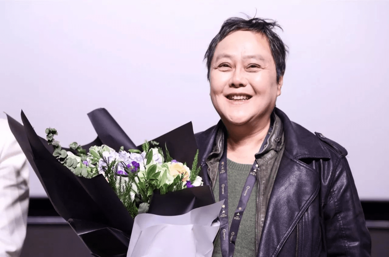 她是"金鸡奖"最佳导演,患乳腺癌离世,一生未婚无儿无女_彭小莲_生活