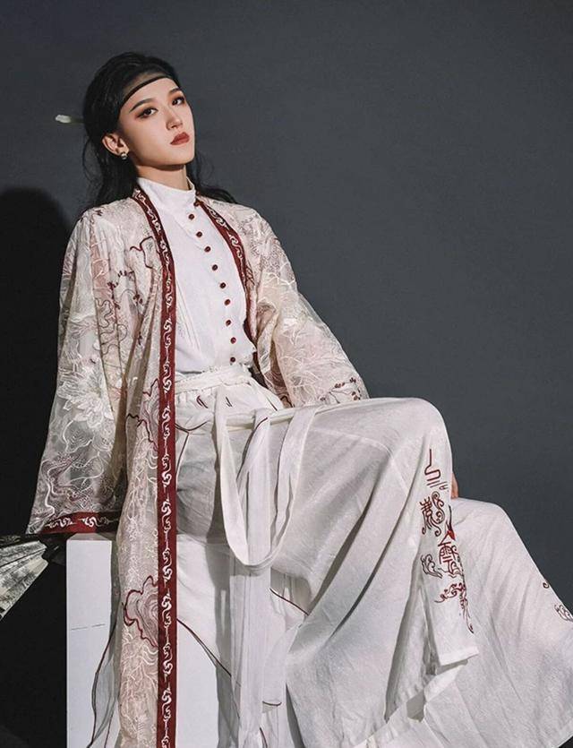 精致刺绣与现代设计的结合,优雅又洋气_女生_下装_风格