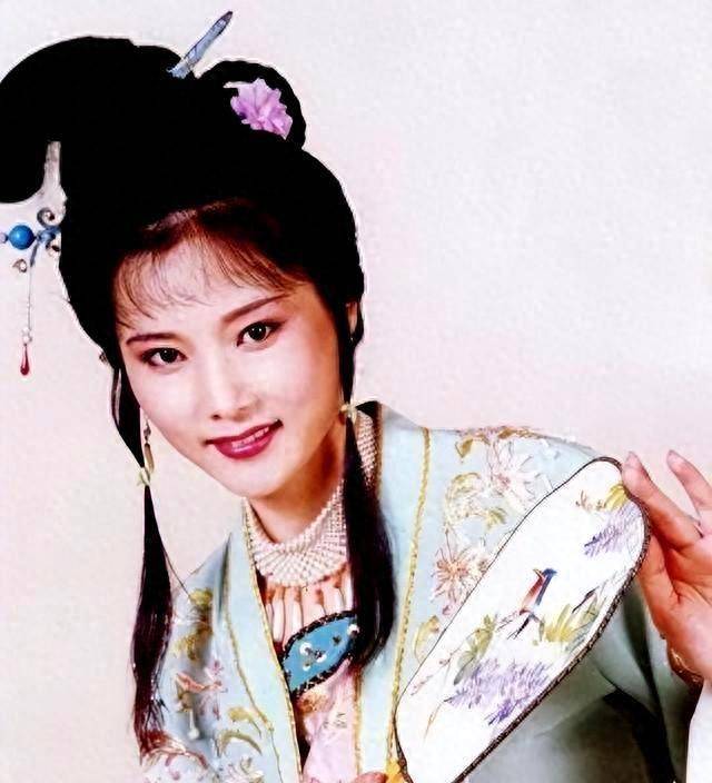 接下来,我们就走进何赛飞先生的一生,了解何赛飞先生传奇的一生.