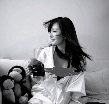 除了这些戏剧之外,杨幂的《男人装》也很有趣.