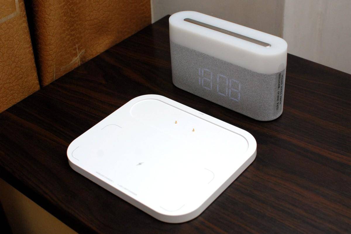 礼物分享：VFZ无线充电台灯，闹钟+时钟+无线充，好看好用又实用