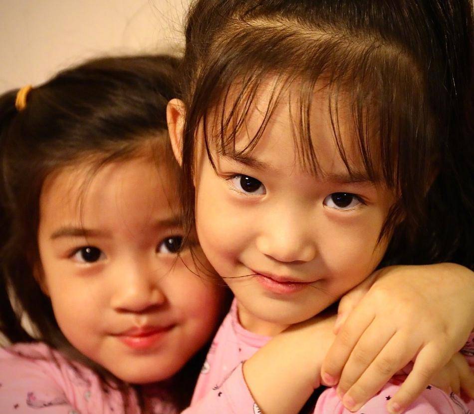 陈晓东为女儿拍摄居家写真,名副其实的正能量歌者,必须打call_妻子