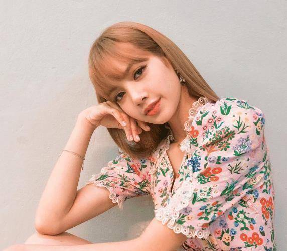 原创原创lisa短发旧照被翻出,真爱粉都差点没认出来,现实版逆袭_丽莎