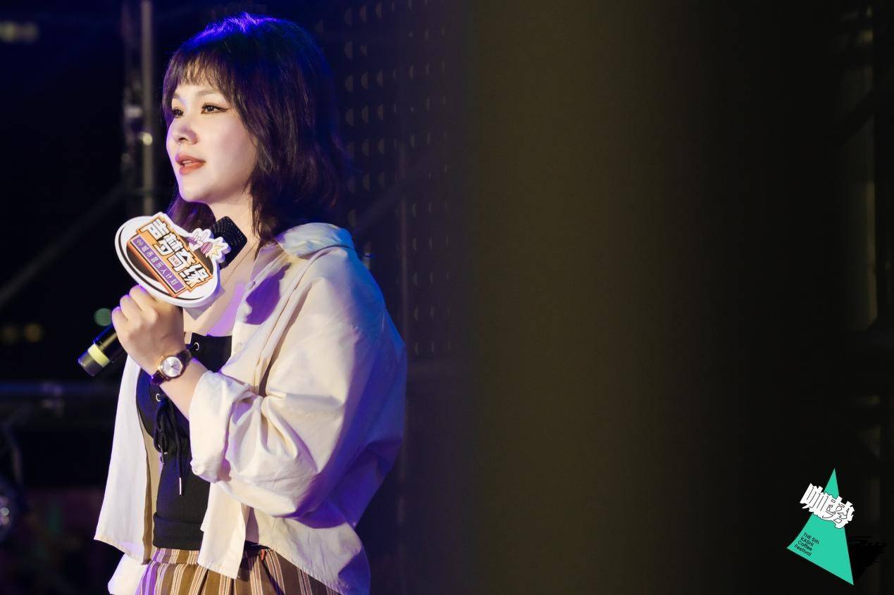 伴着咖啡香气 在海心沙音乐舞台上聆听《长堤故事》_邓千荧_广州_粤语