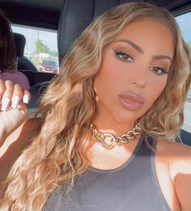 49岁宛如少女,一双眼睛特别迷人_拉尔萨_照片_身材