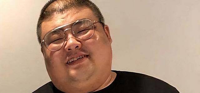 原创560斤河北小伙侯钰:6岁吃7碗米饭,娶妻生子后狂吃月入几十万元