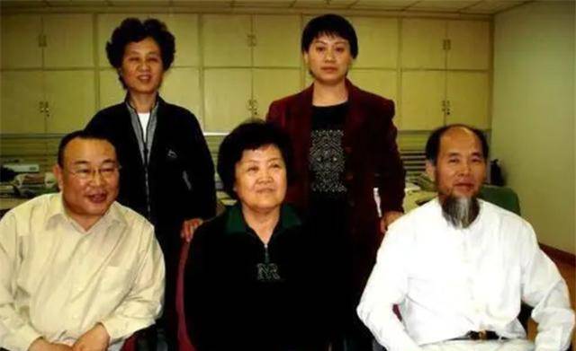 相关经验的人完成工作,将此招聘信息发送到了秦新华当时工作的公司