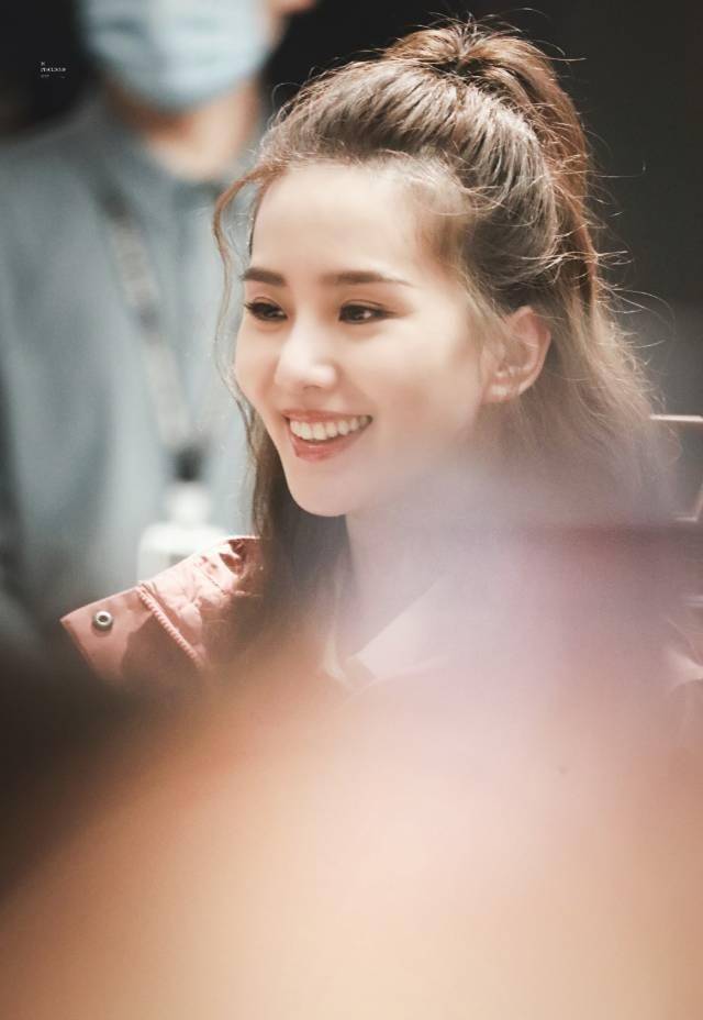 大家都在偶遇女神:刘诗诗气质高雅淡如菊,高圆圆火辣迷人魅如画_网友