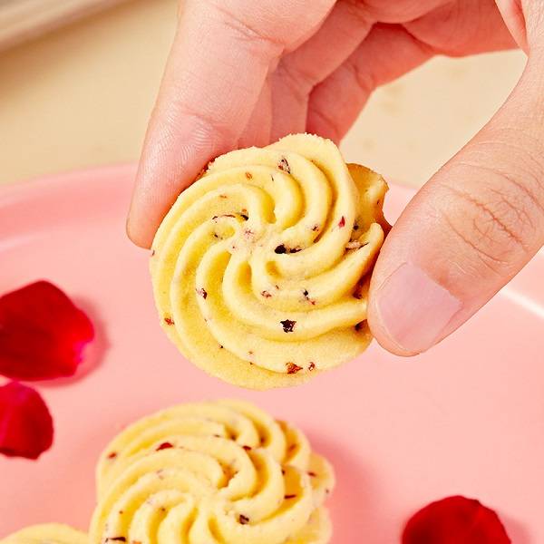 服务过美国五任总统的前白宫糕点大师米其林三星主厨罗兰·梅尼耶监制