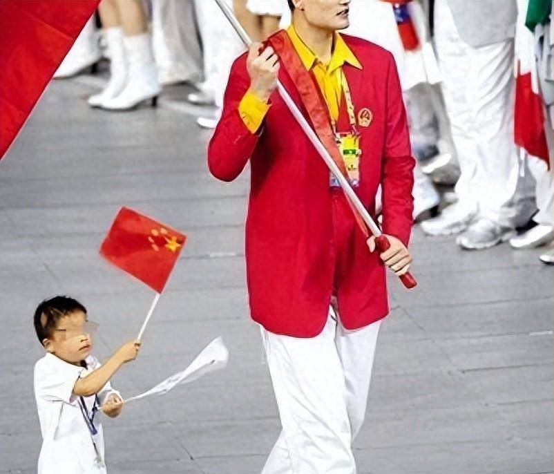 汶川9岁小英雄,被姚明抱上奥运,发誓考清华,如今却活成了这样_林浩