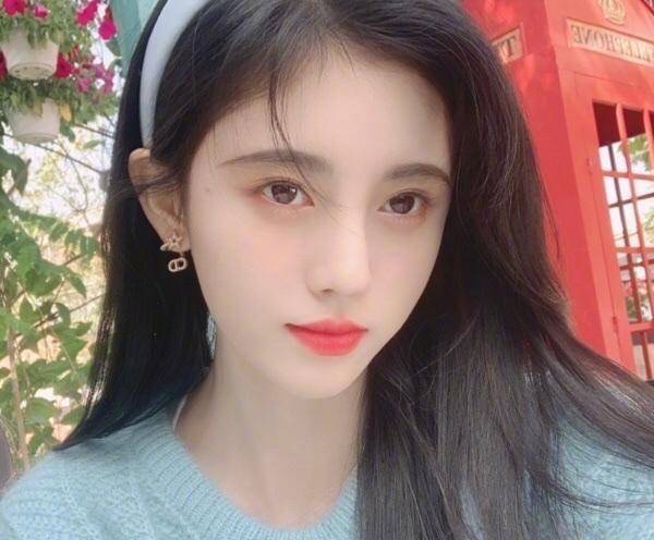 一口面包嚼84次,吃一根面条摆拍4张照片_美女_不知道_表情