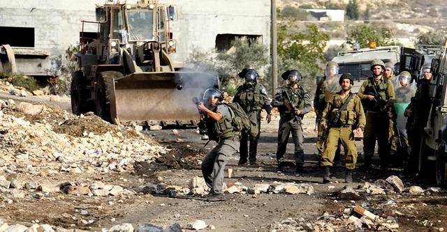 冲突进入第三阶段,胡塞武装袭击以色列,百架次美飞机飞向中东_伊朗