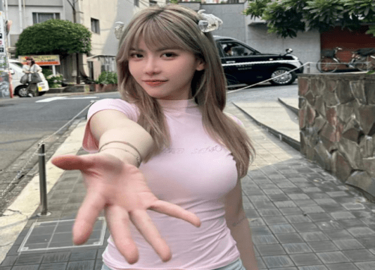 迷倒pgone的周淑怡,前凸后翘,身材有多绝?_电竞_女性_解说