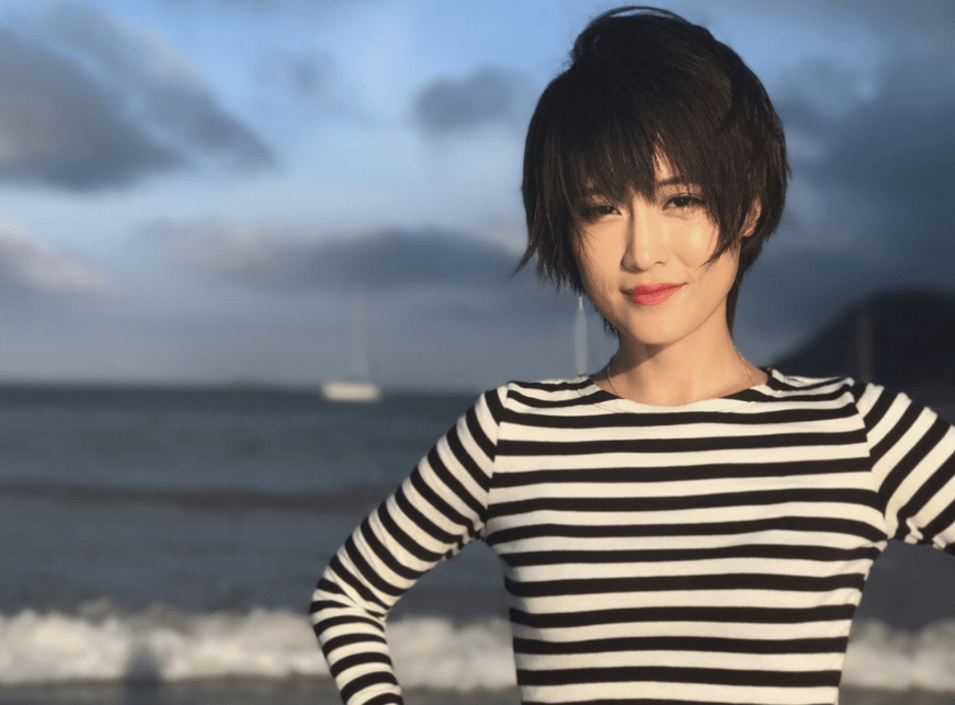 潘粤明携37岁女友逛街,搂尹姝贻肩膀同行,二人感情甜蜜稳定_董洁_合作