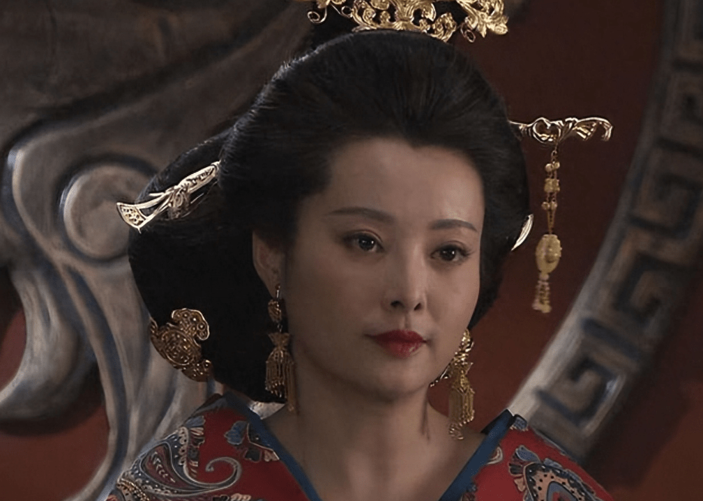 丈夫嫁出王昭君,儿子宠幸赵飞燕,王政军是怎样的传奇女子_王莽_傅昭仪