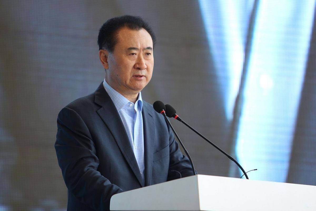 2015年,王健林身价增长至369亿,成为名副其实的中国首富.