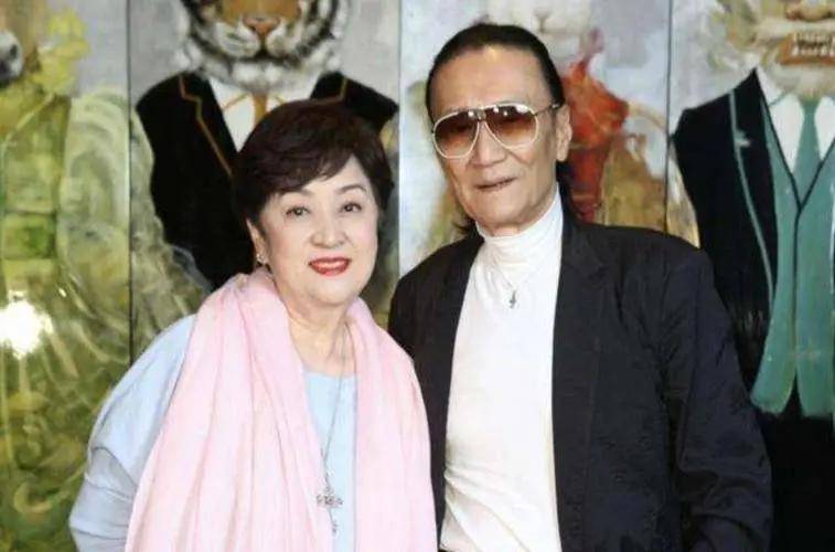 这一次,"手撕前妻"的刘家昌,揭开了谢霆锋老爸的"绿帽情史"_甄珍并