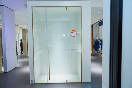 以淋浴房 全景门产品组合的开放式浴室空间,塑造产品与用户自由交互