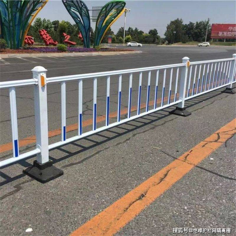 人行道防撞安全护栏_行人_车辆_城市