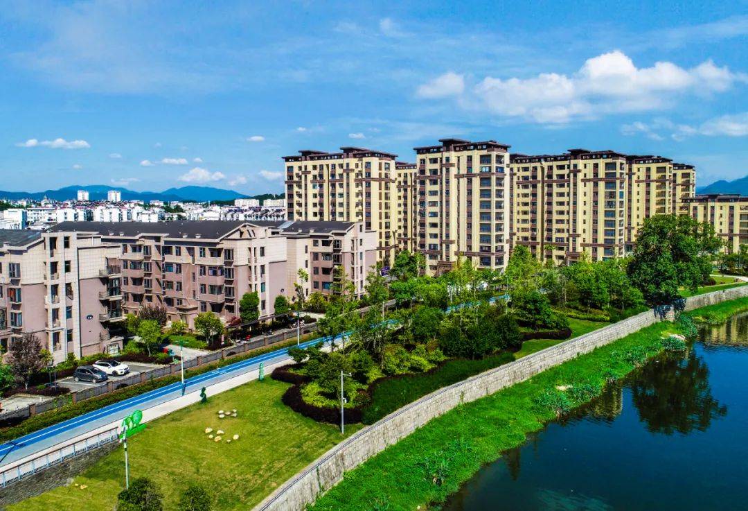 拥有一份阳光绿洲的暖心馈赠.售楼处电话400-012-613588