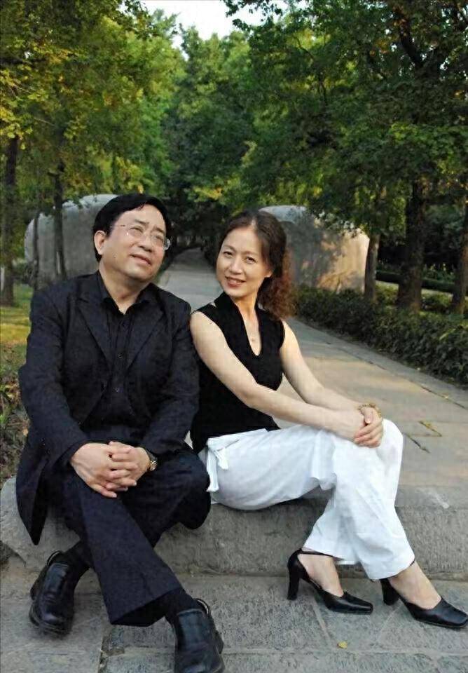 黄梅戏"女皇"马兰:珠圆玉润的长相很端庄,老了也优雅有气质_殷温娇