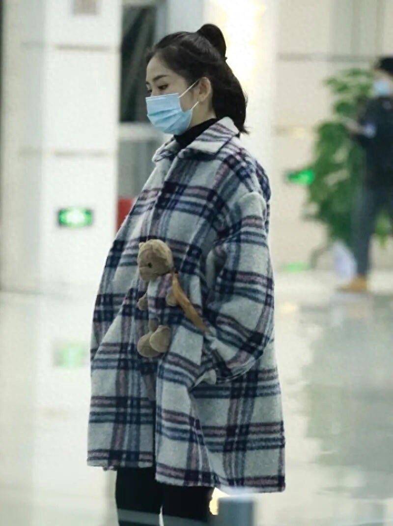 谢娜怀孕也不忘捞金!