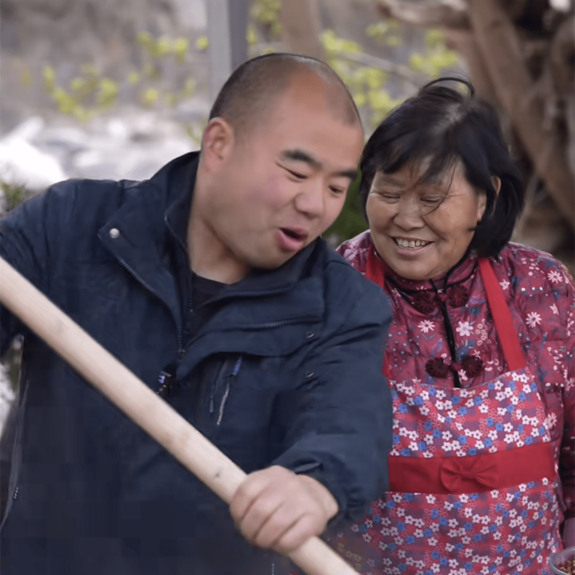 粉丝网红"漆爷爷"不幸去世,奶奶回忆温馨画面惹泪目_太婆_视频_陈杰