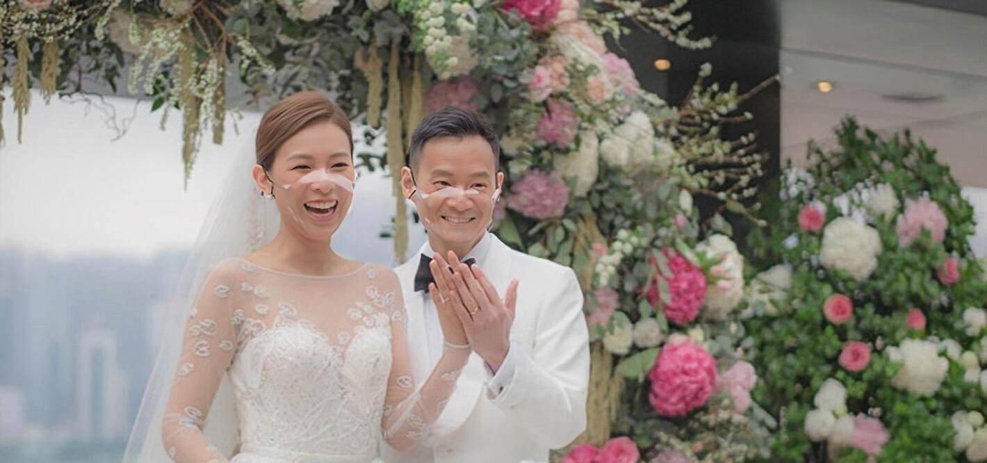 香港知名女星怀孕九个月临盆在即,挺巨大孕肚游泳,想生4个小孩_朱慧敏
