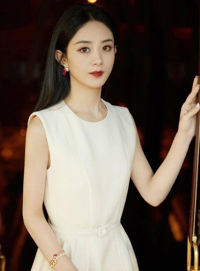 赵丽颖李冰冰同框拍大片,浴巾包头配墨镜,两人大女主气场太合拍_变化