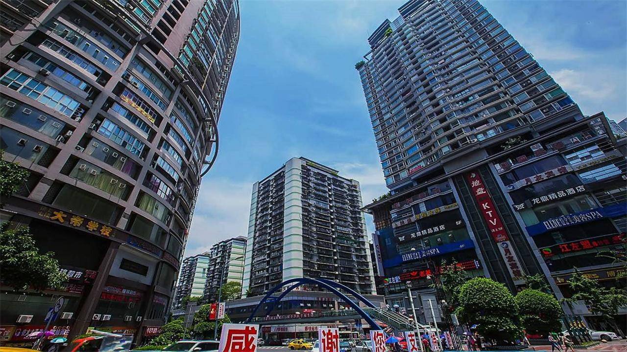 中国最神奇的小区，24层高楼却没有电梯，居民买菜回家从不费劲(图2)