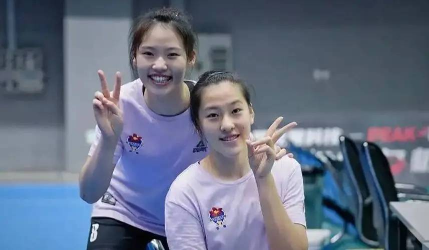 王逸凡:主攻位置一名新星,善于预判对手,并巧妙利用对方的弱点_张常宁