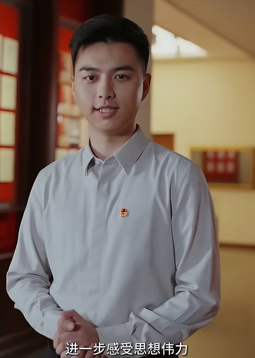 赵建铭:沉寂两年再出山,主持《青年大学习》声音颜值很有央视范_节目