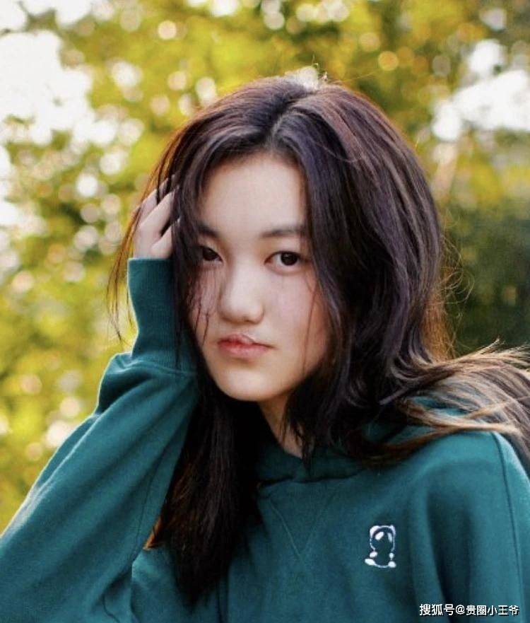 李嫣总算拿掉"兔唇"标签,整容后美出新高度,神似年轻时的王菲_李亚鹏