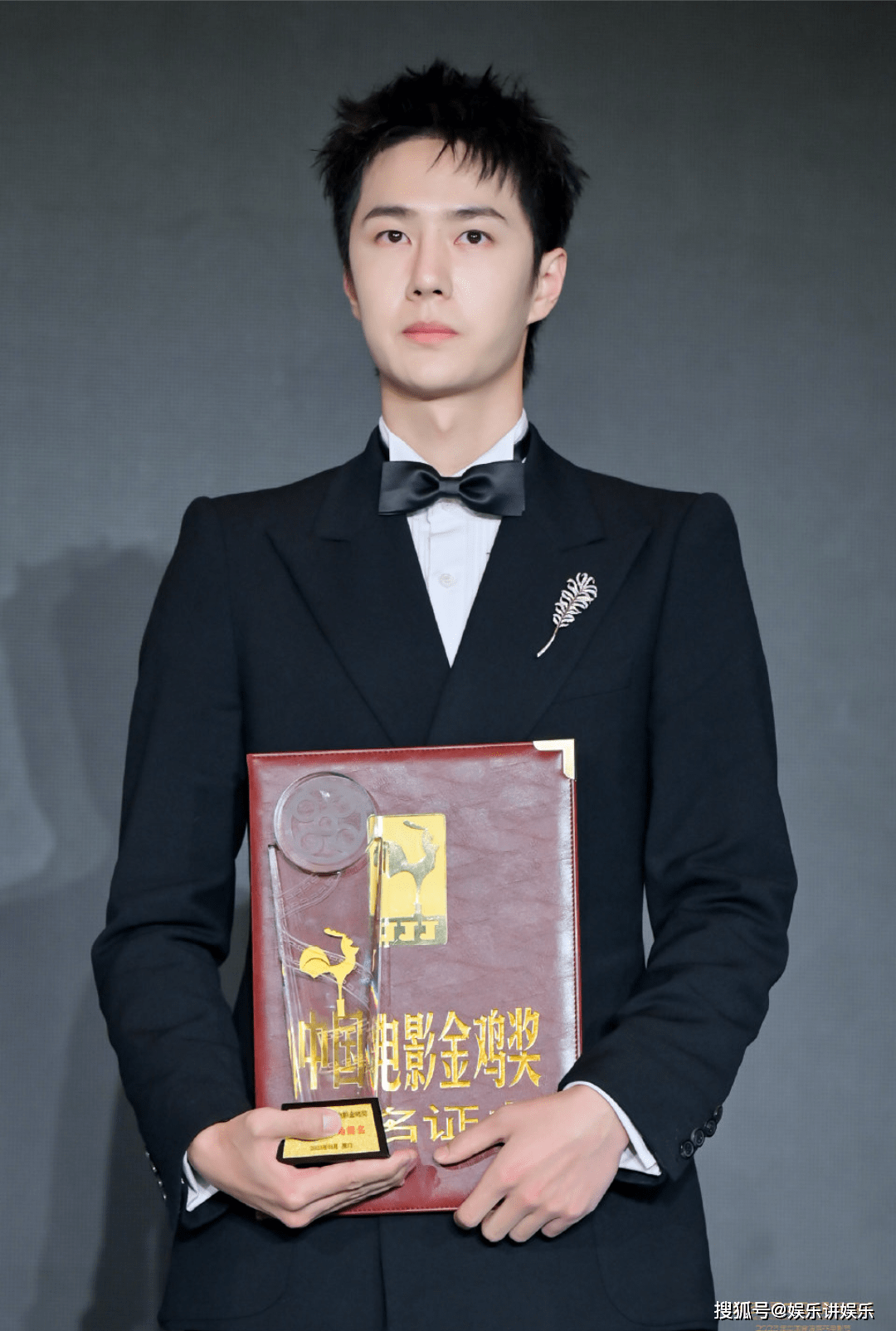 香奈儿寄语王一博:即使生来没有羽翼,也不能阻止你展翅高飞_金鸡_表彰