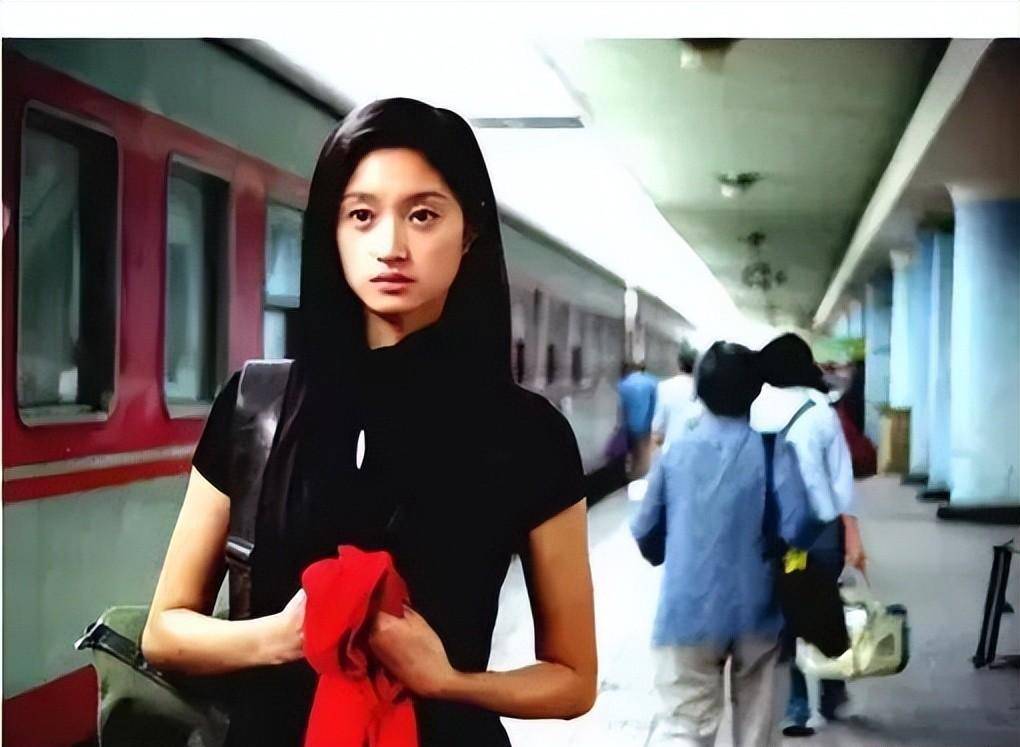 在中央戏剧学院表演系读一年级的沈佳妮出演了个人的首部电视剧作品