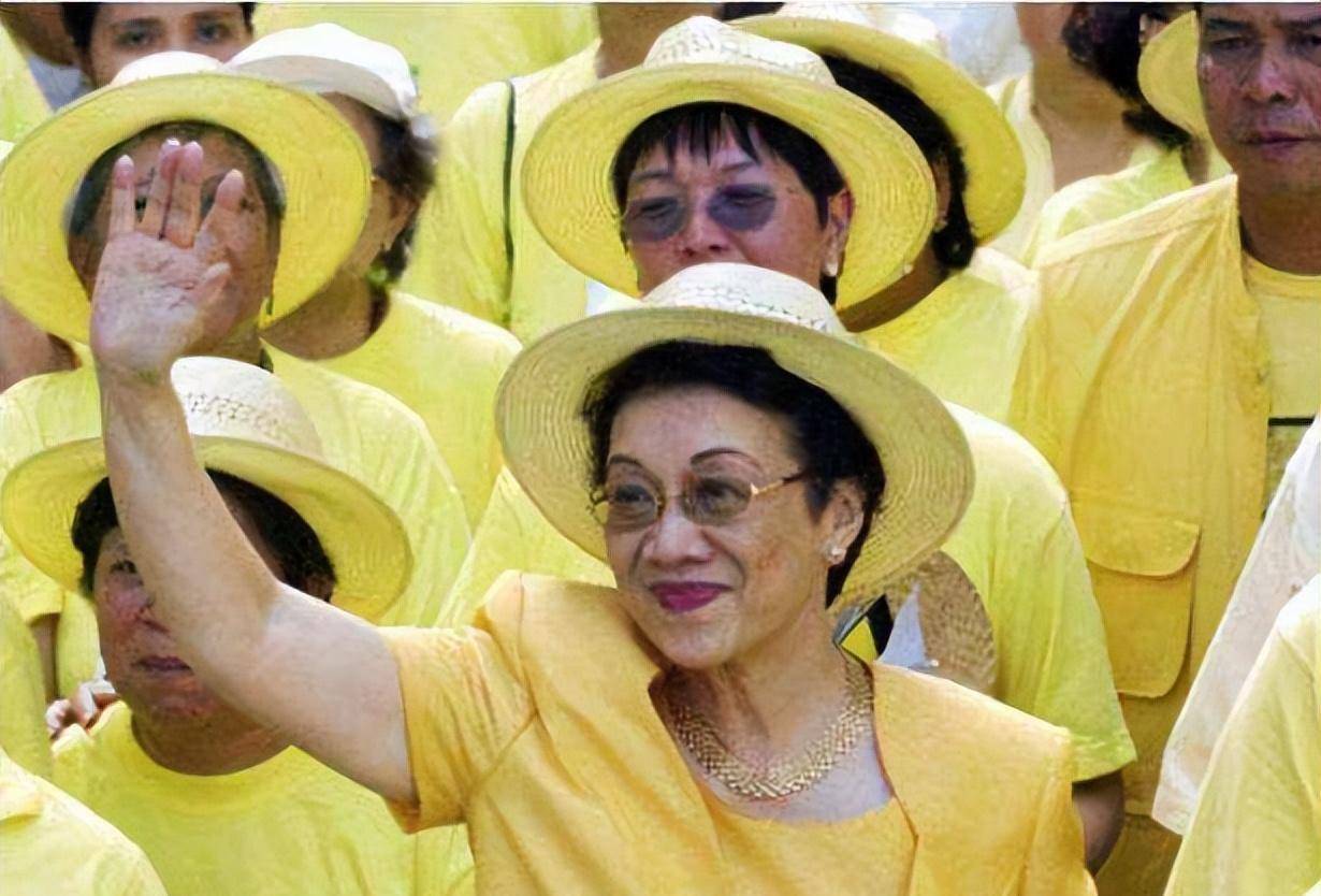 刚上任就敢与美军硬刚,世界首位华人女总统,究竟有多大本事?