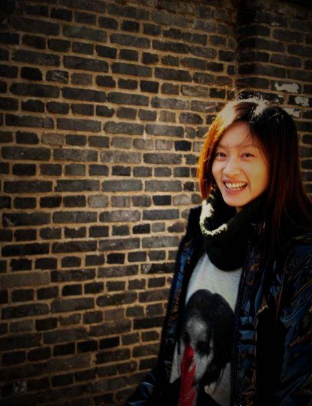沈佳妮晒幸福,她并不漂亮,却让朱亚文如此钟情,魅力何在?