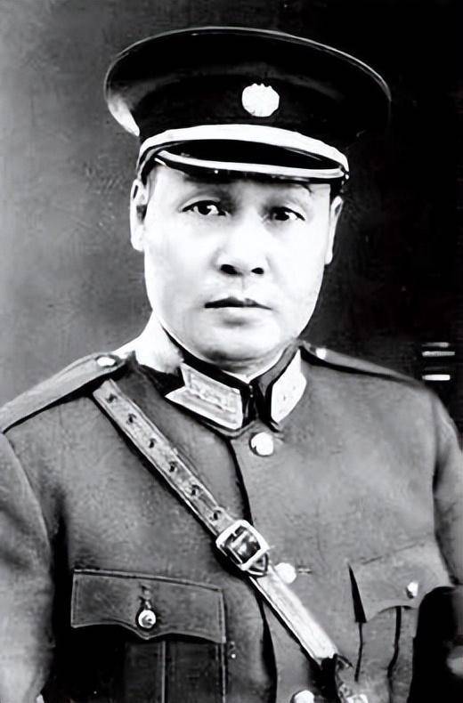 此件作品上款人为杨虎,杨虎与齐白石之间的交往,欠缺较完整的文字资料