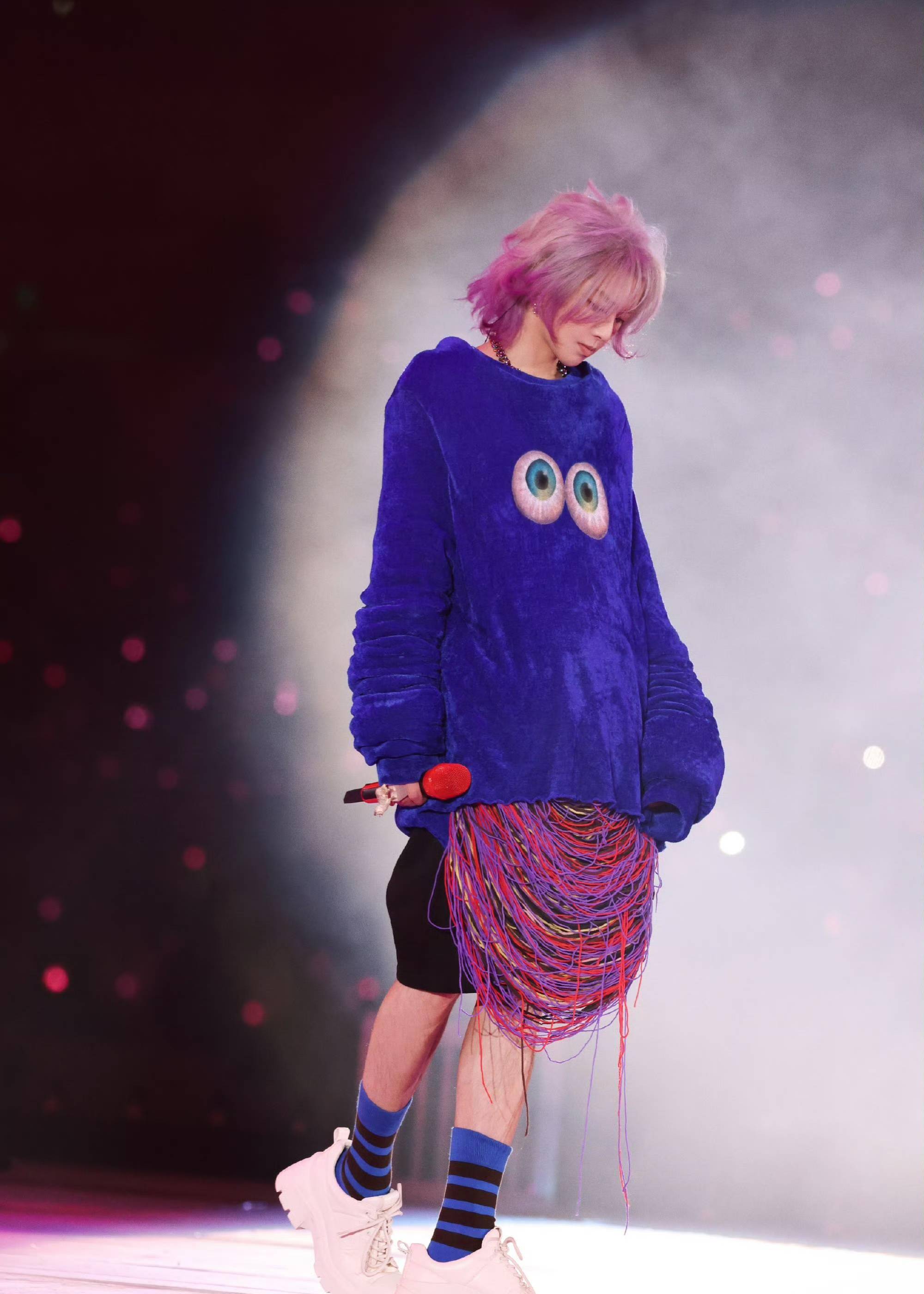 在南京站,华晨宇还免费邀请了众多学术成绩突出的火星人前来观看音乐