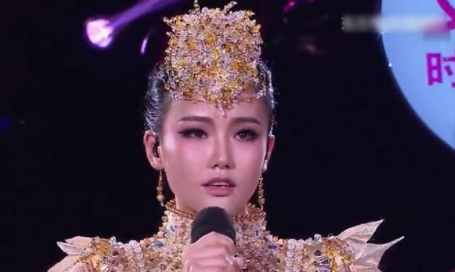 萨顶顶的"毁灭史",她的故事远比你想象得更恶劣_周鹏_音乐_专辑