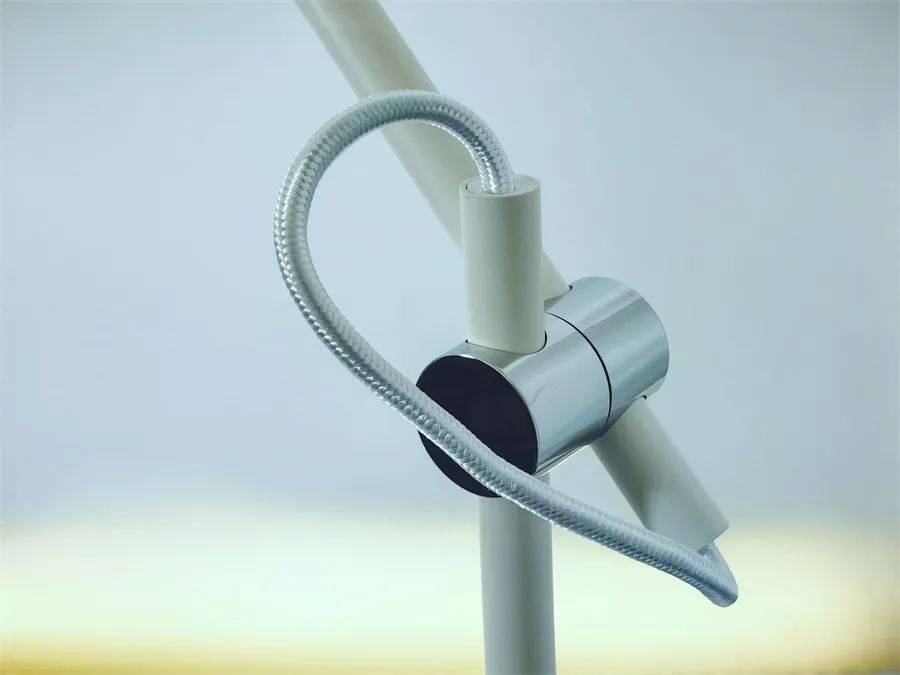 小路灯大智能,支持手扫即亮、调光,这款书客护眼灯L1是真智能