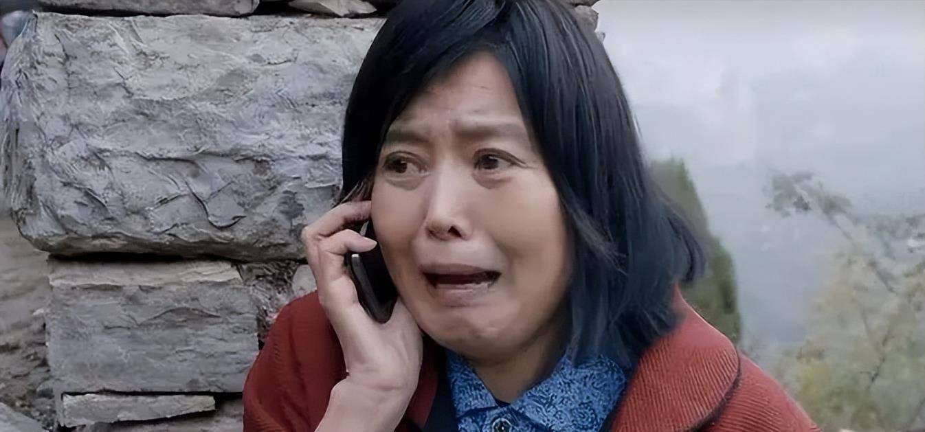随着电视剧的热播,我们也看到了一些过去比较受欢迎的演员,丁嘉丽就是