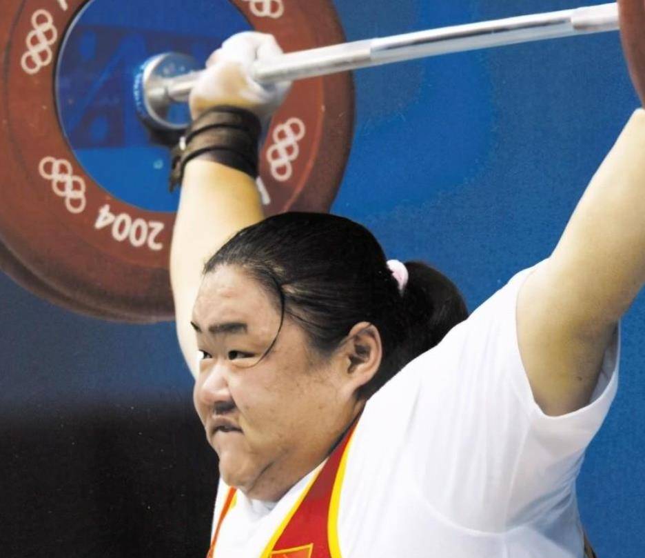 唐功红奥运会上舍命一举,为国夺冠后销声匿迹,今44岁已满头白发_举重